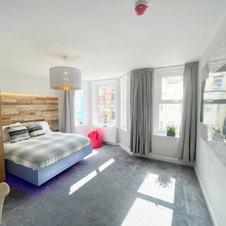 Cloud9 Guest House - By Coastline Retreats - Newly Renovated, Beautiful Ensuite Rooms Near Seafront In Town Centre, Netflix, Superfast Wifi, Communal Kitchen Борнмут Экстерьер фото