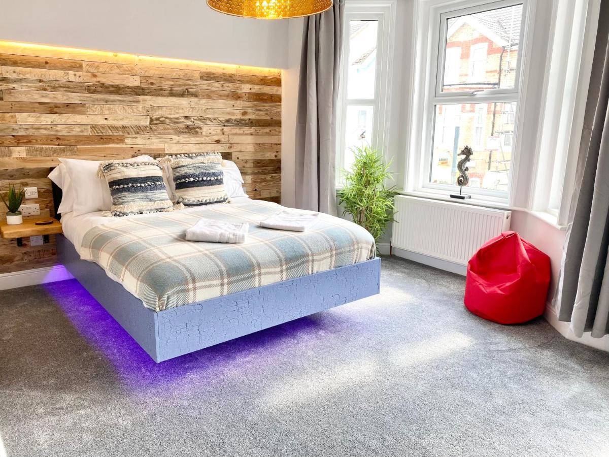 Cloud9 Guest House - By Coastline Retreats - Newly Renovated, Beautiful Ensuite Rooms Near Seafront In Town Centre, Netflix, Superfast Wifi, Communal Kitchen Борнмут Экстерьер фото