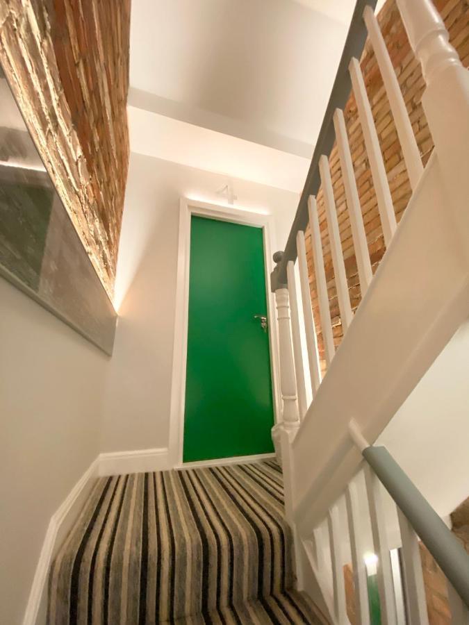 Cloud9 Guest House - By Coastline Retreats - Newly Renovated, Beautiful Ensuite Rooms Near Seafront In Town Centre, Netflix, Superfast Wifi, Communal Kitchen Борнмут Экстерьер фото