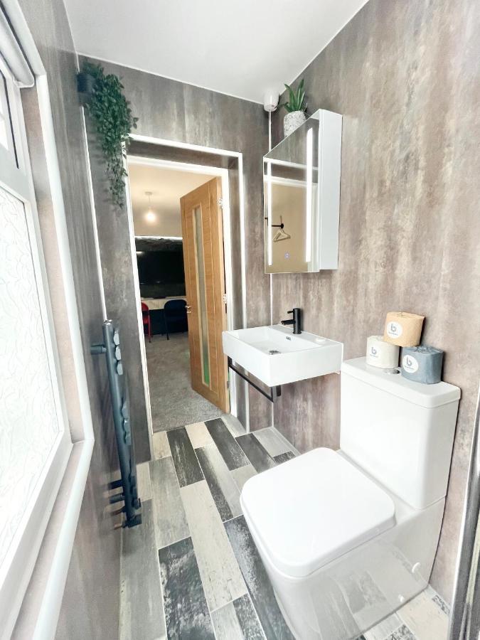 Cloud9 Guest House - By Coastline Retreats - Newly Renovated, Beautiful Ensuite Rooms Near Seafront In Town Centre, Netflix, Superfast Wifi, Communal Kitchen Борнмут Экстерьер фото