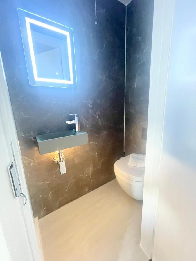 Cloud9 Guest House - By Coastline Retreats - Newly Renovated, Beautiful Ensuite Rooms Near Seafront In Town Centre, Netflix, Superfast Wifi, Communal Kitchen Борнмут Экстерьер фото