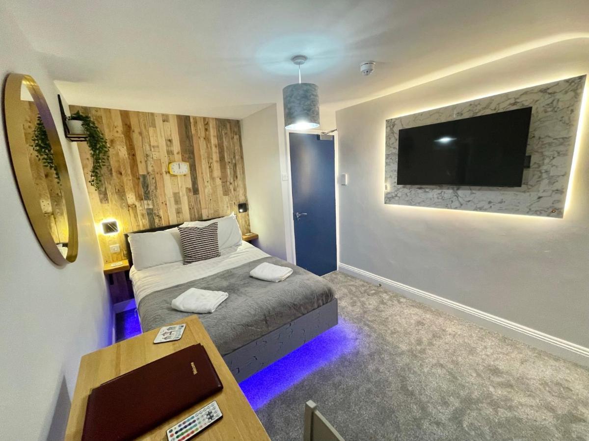 Cloud9 Guest House - By Coastline Retreats - Newly Renovated, Beautiful Ensuite Rooms Near Seafront In Town Centre, Netflix, Superfast Wifi, Communal Kitchen Борнмут Экстерьер фото