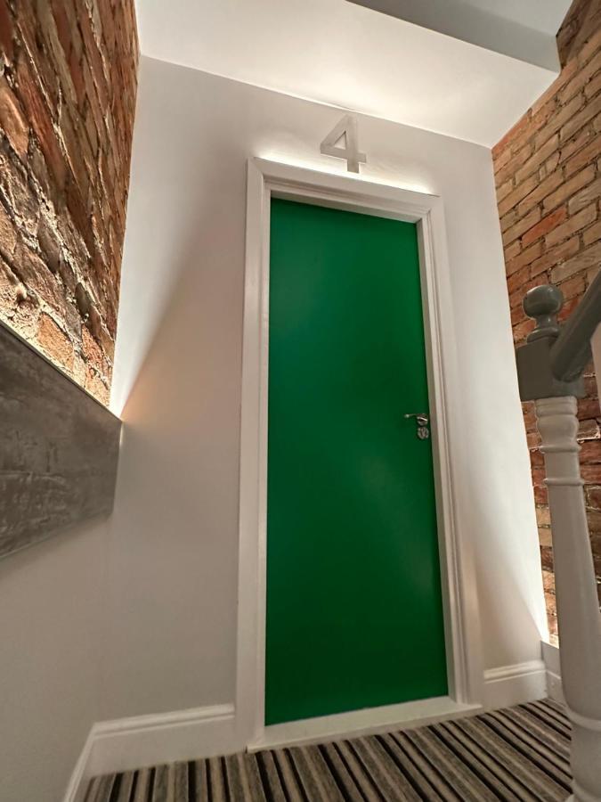 Cloud9 Guest House - By Coastline Retreats - Newly Renovated, Beautiful Ensuite Rooms Near Seafront In Town Centre, Netflix, Superfast Wifi, Communal Kitchen Борнмут Экстерьер фото